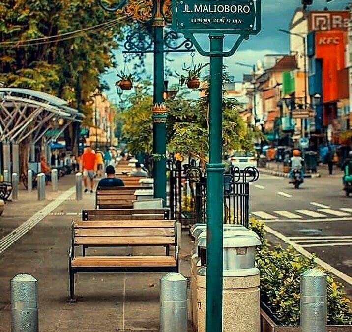 Berburu Souvenir Khas Jogjakarta di Malioboro