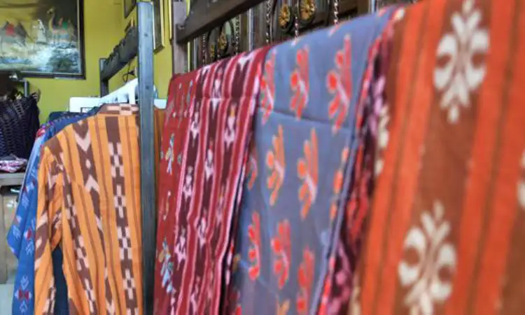 Kain tenun jawa, Sumber: kedirikota.go.id