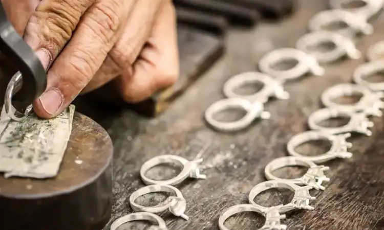 Kerajinan perak, Sumber: rentalmobilbali.net