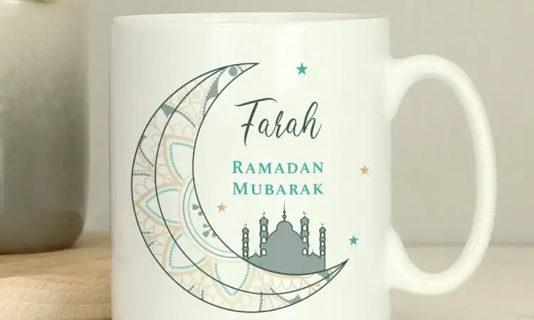 Souvenir mug custom, Sumber: engravedmemories.co.uk